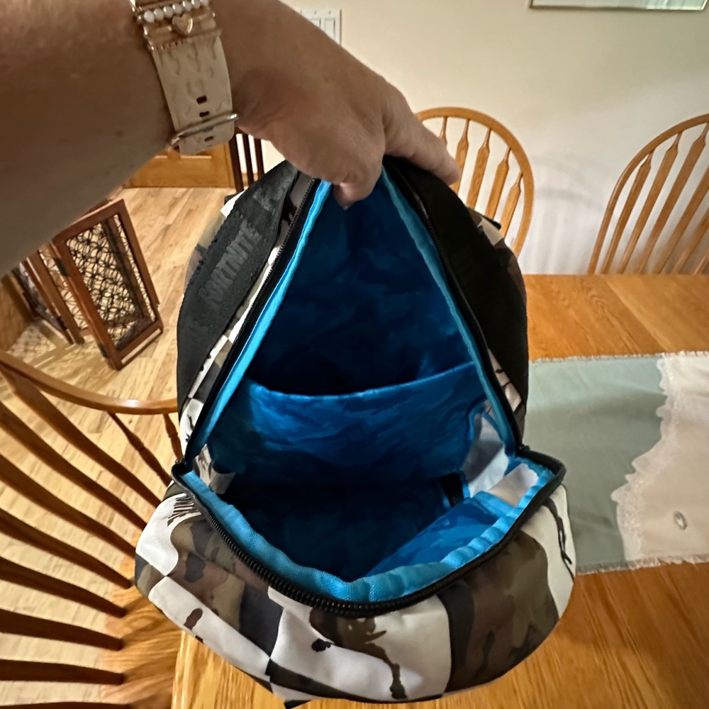 Fortnite Back Pack - Picture 5 of 5